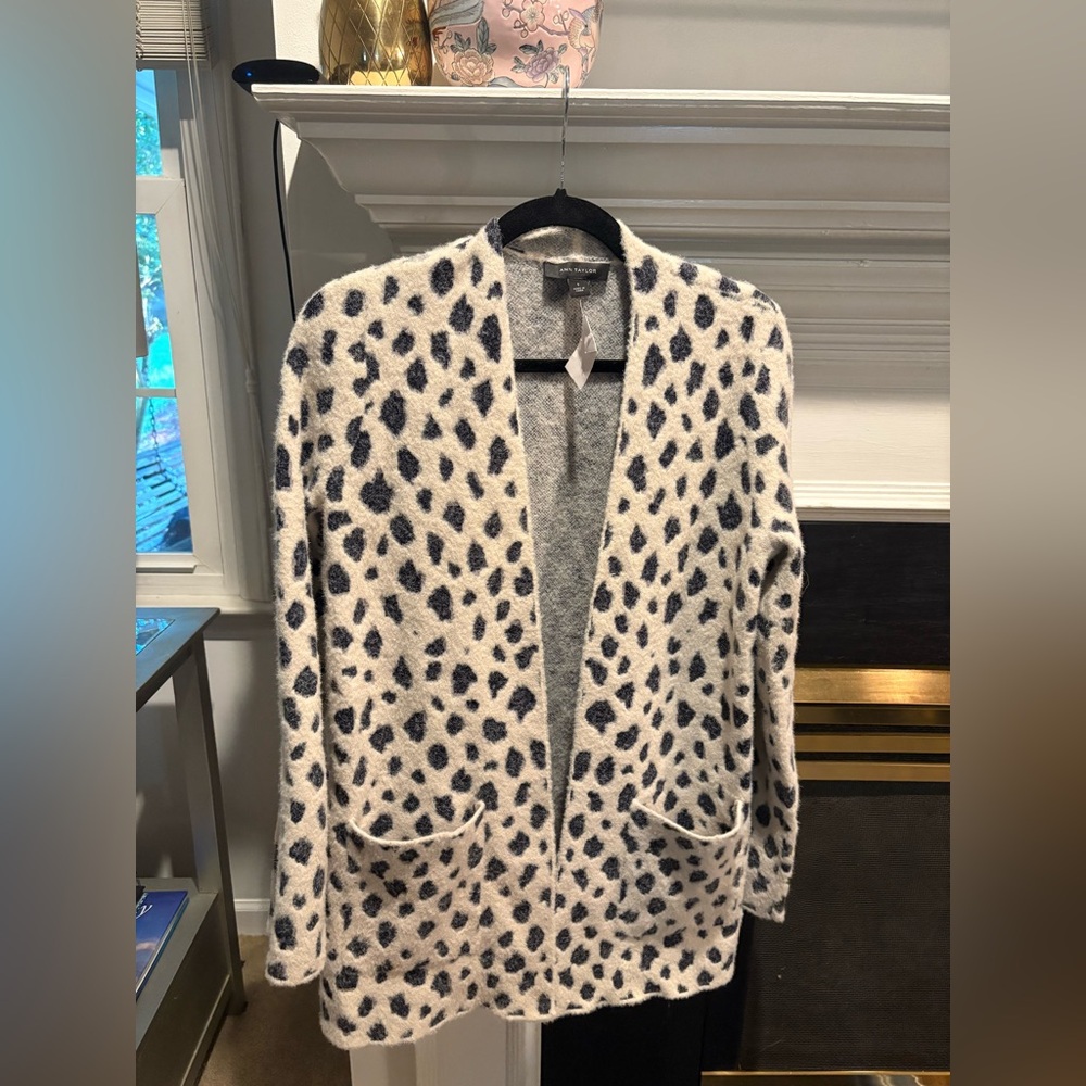 Ann Taylor super Soft Leopard Print Cardigan NWT